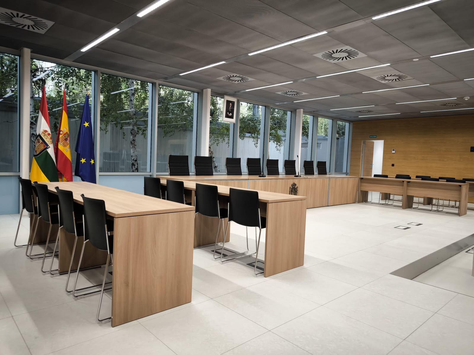 Capellán inaugura el Salón de Actos del Palacio de Justicia de Logroño